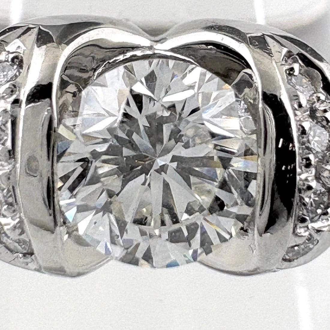 DIAMOND DESIGN PLATINUM MELEE RING - 2