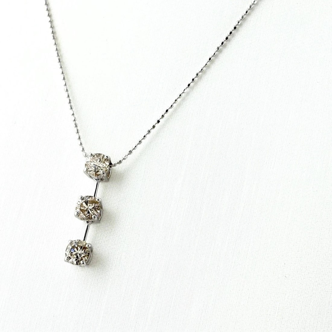 MELEE DIAMOND DESIGN NECKLACE WG WHITEGOLD PENDANT: melee diamond design necklace WG WhiteGold Pendant Brand: Unbranded Type/Style: Necklace Material: 18KWhite Gold, Main Stone/Creation Natural Color: White Gold Size: Chain width 40mm(1.6") Pendant