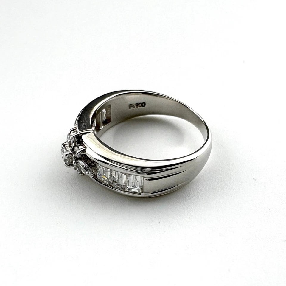 MELEE DIAMOND DESIGN PLATINUM RING: melee diamond design Platinum Ring Brand: Unbranded Type/Style: Ring Material: Pt900, Main Stone/Creation Natural Color: None Size: US 5 Accessories: None Accessories Notice: When purchasing