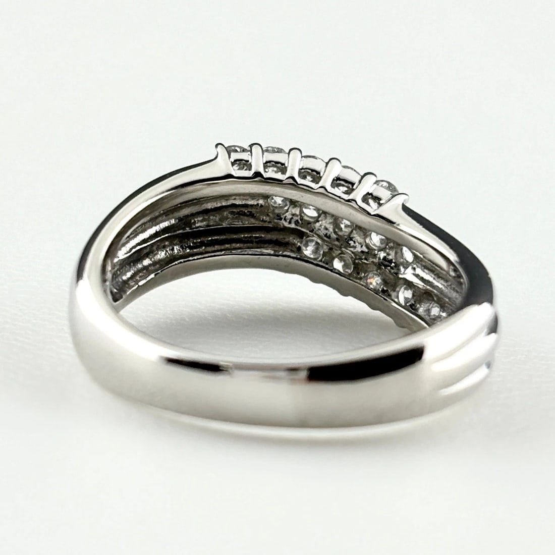 MELEE DIAMOND DESIGN PLATINUM RING - 4