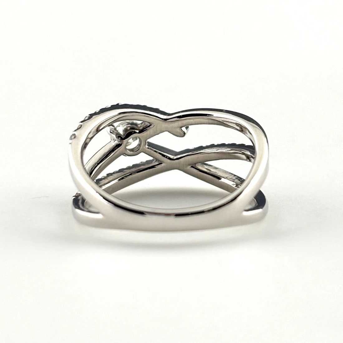 MELEE DIAMOND DESIGN PLATINUM RING - 5