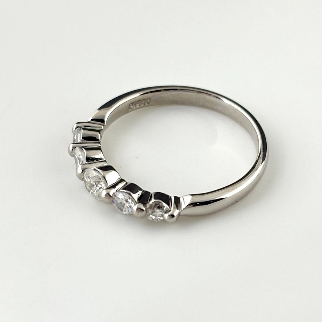 MELEE DIAMOND DESIGN PLATINUM RING: melee diamond design Platinum Ring Brand: Unbranded Type/Style: Ring Material: Pt900, Main Stone/Creation Natural Color: None Size: US 6.5 Accessories: None Accessories Notice: When purchasing