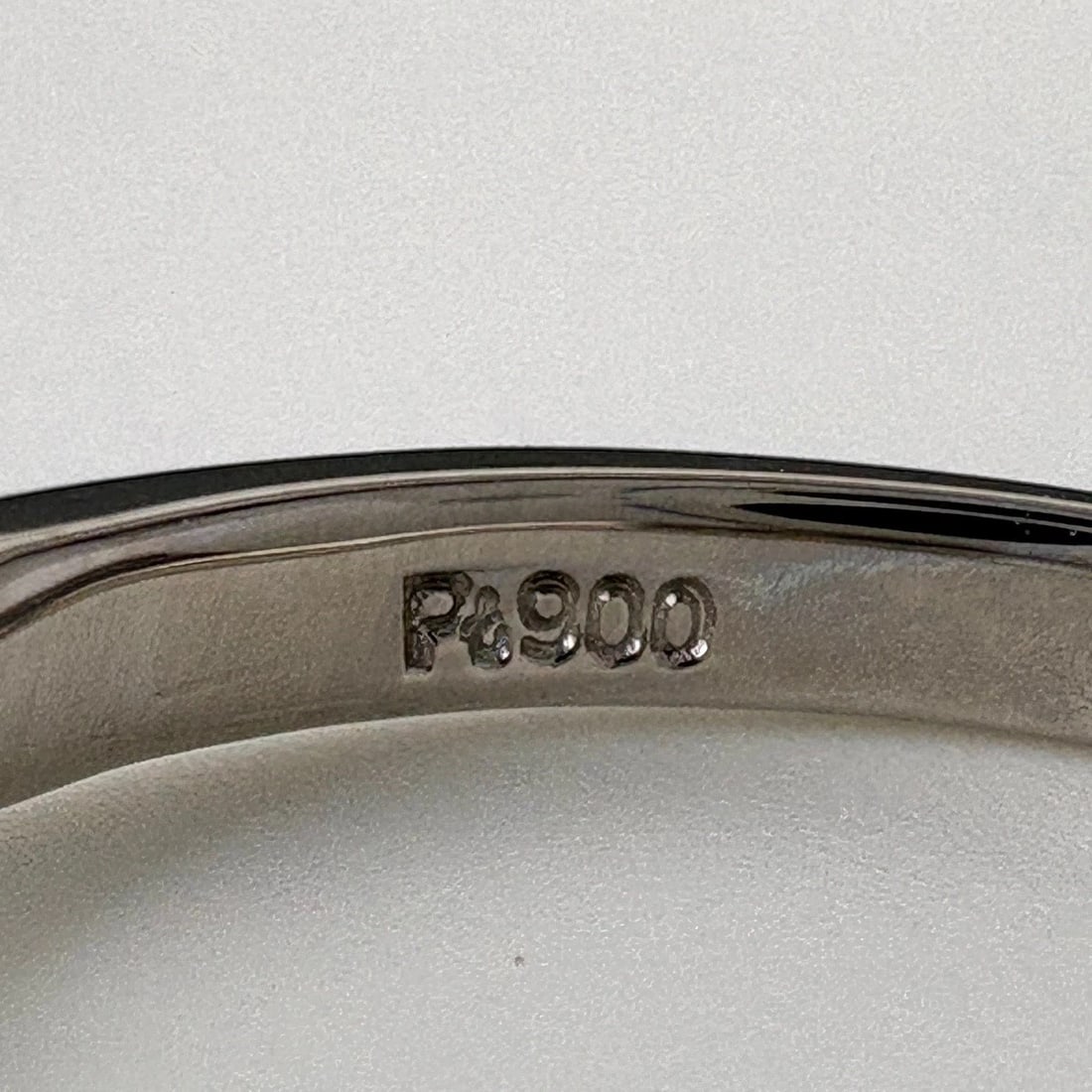 MELEE DIAMOND DESIGN PLATINUM RING - 2