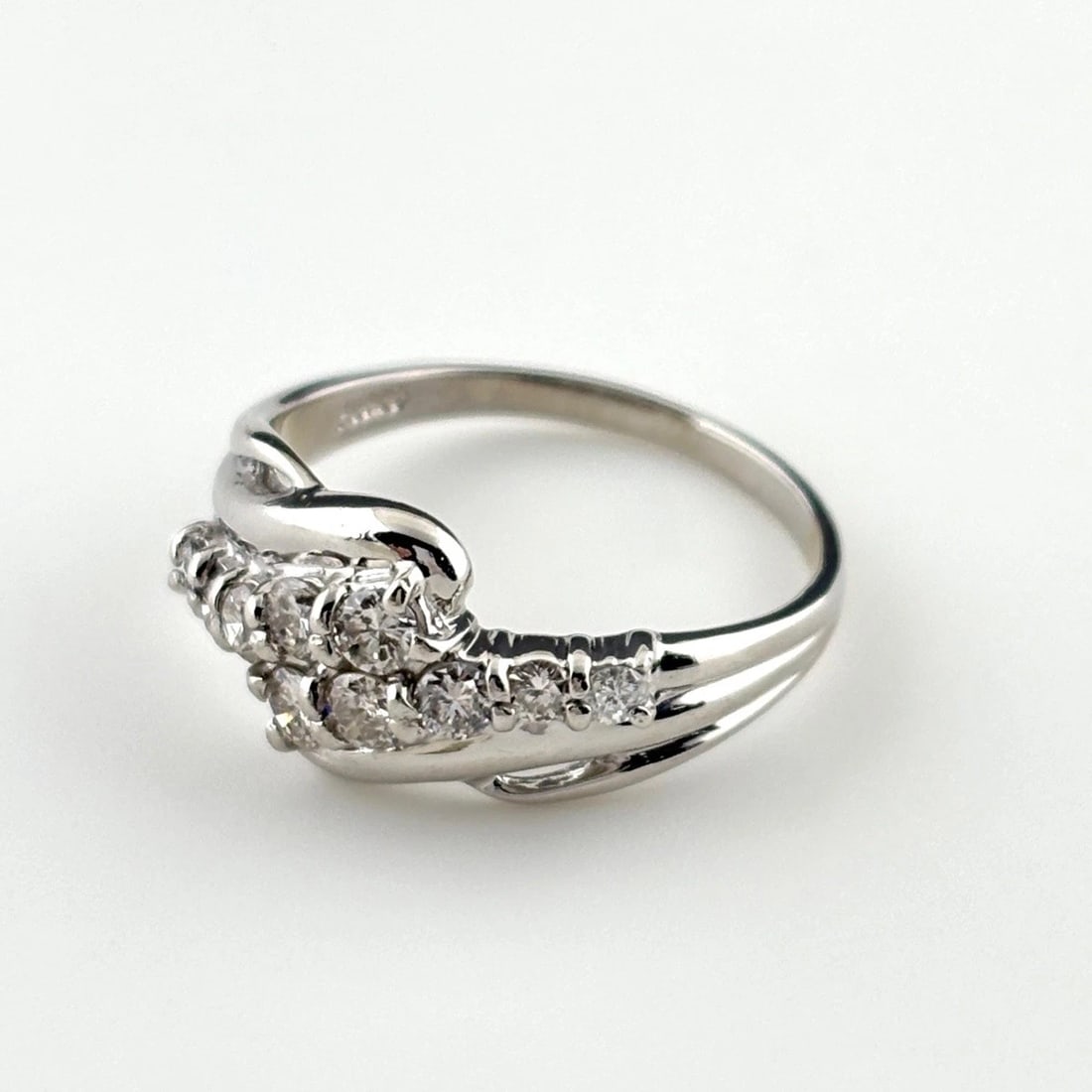 MELEE DIAMOND DESIGN PLATINUM RING: melee diamond design Platinum Ring Brand: Unbranded Type/Style: Ring Material: Pt900, Main Stone/Creation Natural Color: None Size: US 6 to 6.5 Accessories: None Accessories Notice: When p