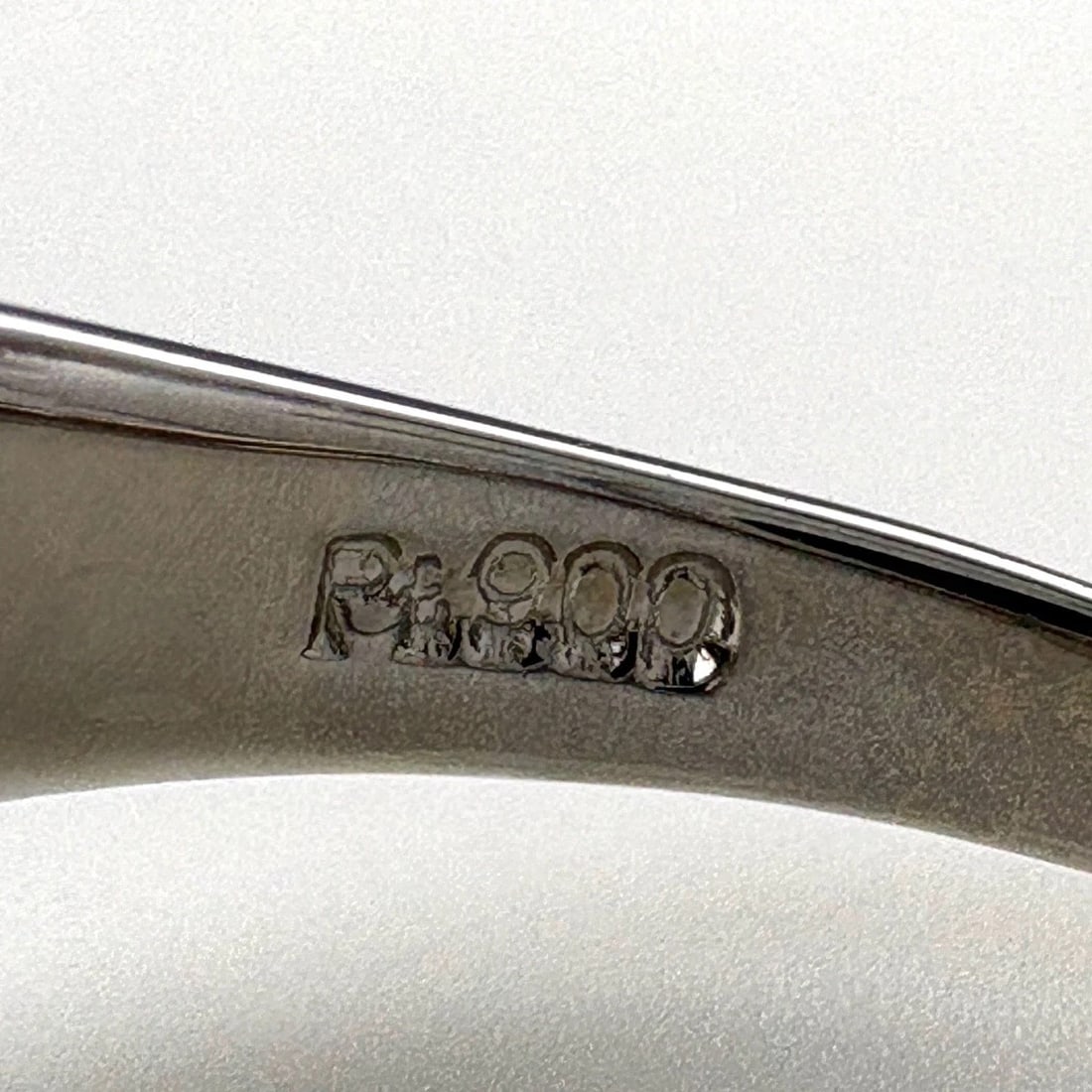 MELEE DIAMOND DESIGN PLATINUM RING - 2