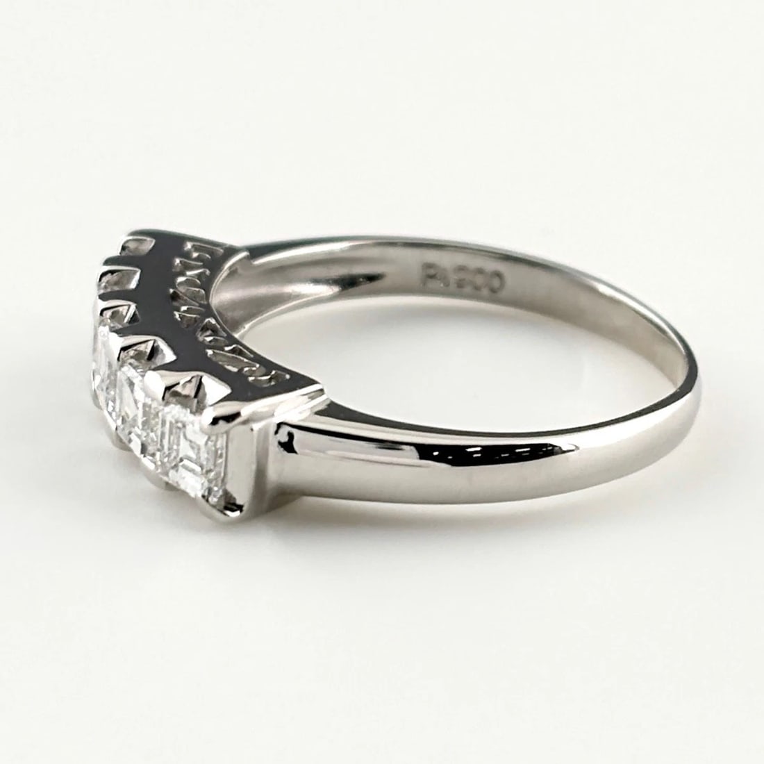 MELEE DIAMOND DESIGN PLATINUM RING - 3