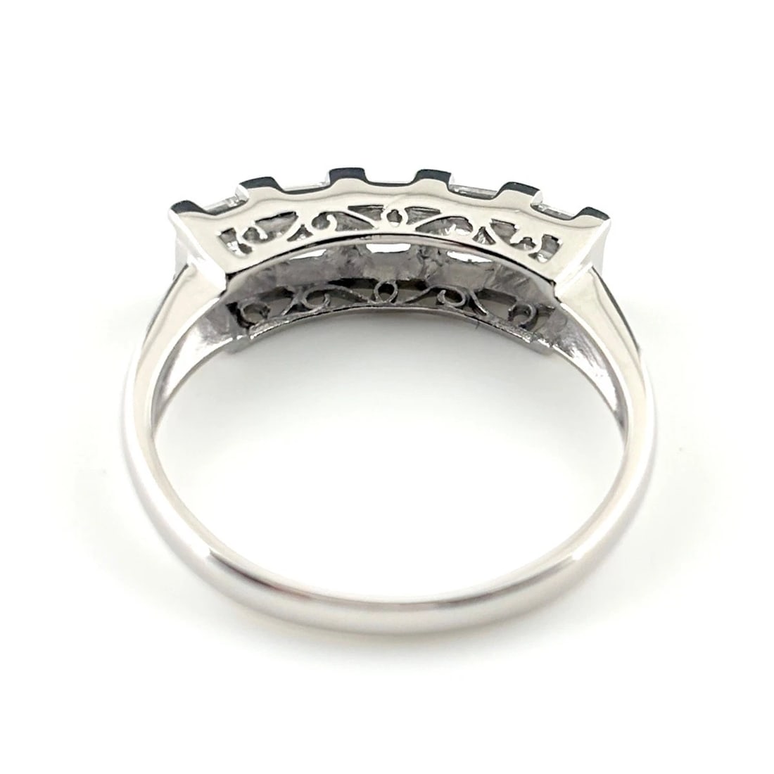 MELEE DIAMOND DESIGN PLATINUM RING - 4