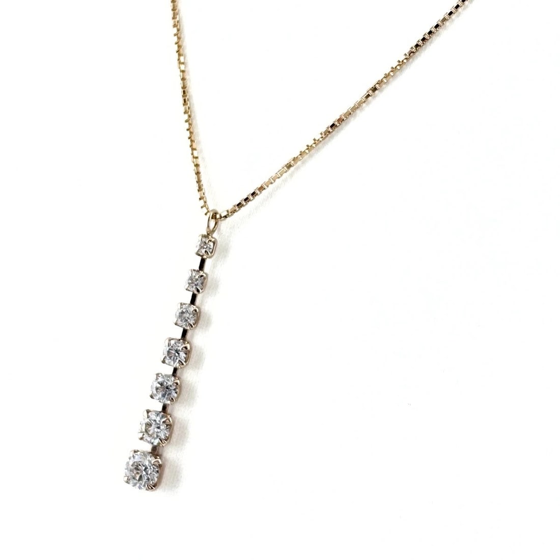 MELEE DIAMOND DESIGN NECKLACE PINK GOLD PENDANT: melee diamond design necklace Pink Gold Pendant Brand: Unbranded Type/Style: Necklace Material: 18KPG, Main Stone/Creation Natural Color: PG Size: Chain width 0.6mm(0.0") Pendant size 25.0?3.4mm(1.0")