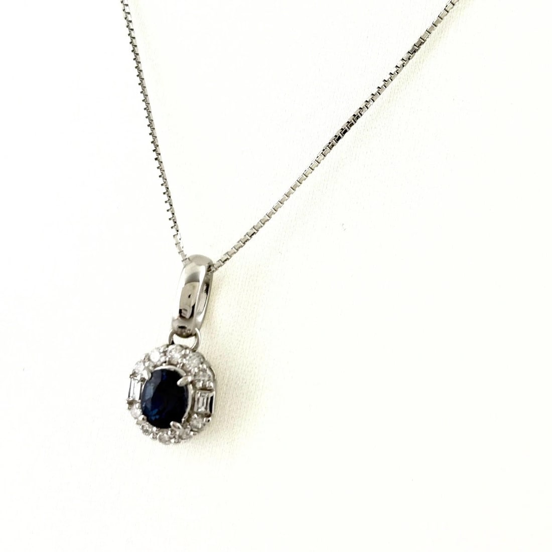 SAPPHIRE DESIGN PLATINUM PENDANT MELEE DIAMOND NECKLACE: Sapphire design Platinum Pendant melee diamond Necklace Brand: Unbranded Type/Style: Necklace Material: Pt900 Pt850, Main Stone/Creation sapphire Color: None Size: Chain width 0.7mm(0.0") Total length