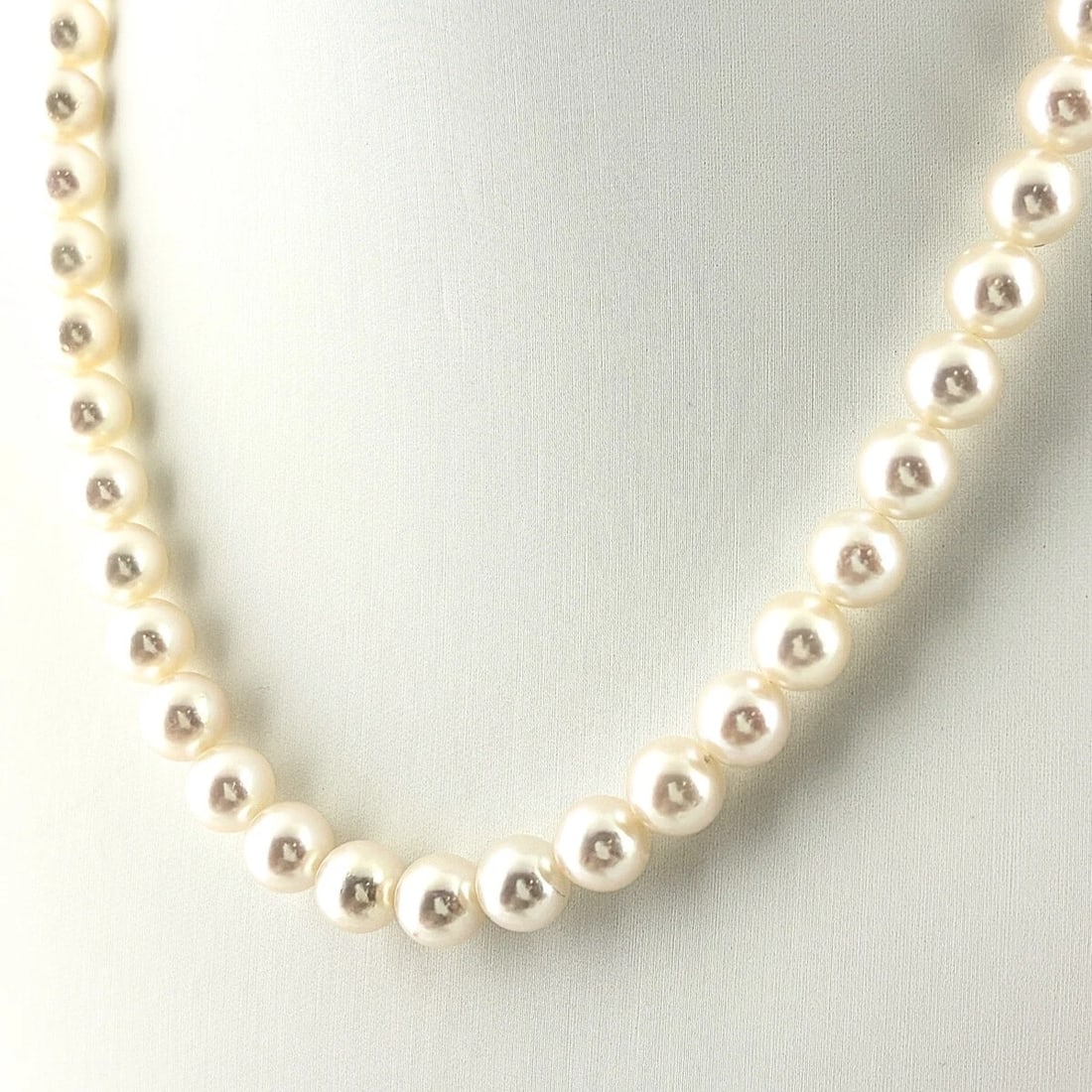 TASAKI PEARL DESIGN SILVER NECKLACE: TASAKI Pearl design Silver Necklace Brand: TASAKI Type/Style: Necklace Material: SV, Main Stone/Creation Pearl diamond Color: Silver Size: Chain / code 44.5cm(17.5") Accessories: None Acce
