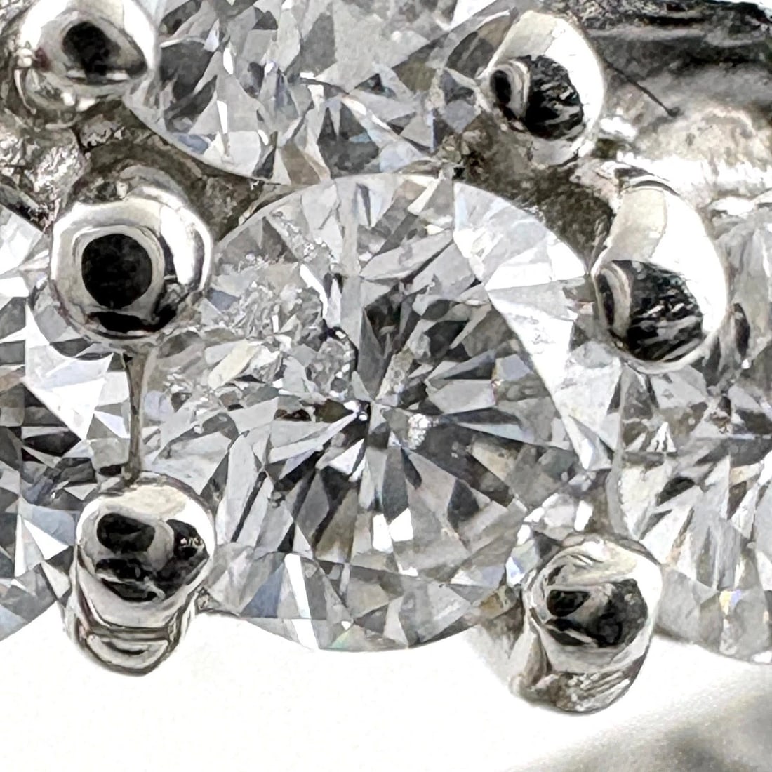 MELEE DIAMOND DESIGN PLATINUM RING - 2