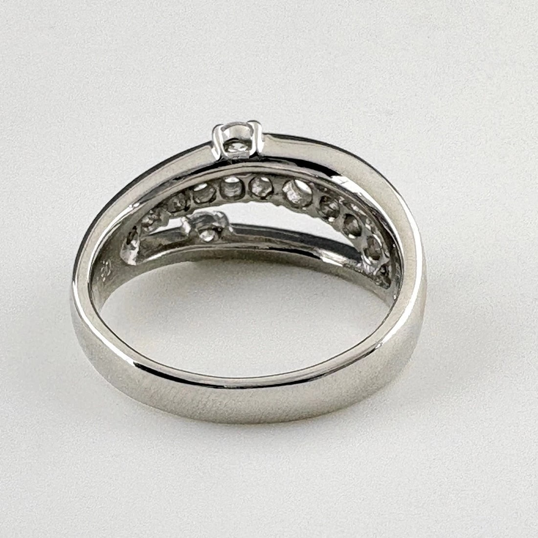 MELEE DIAMOND DESIGN PLATINUM RING - 4