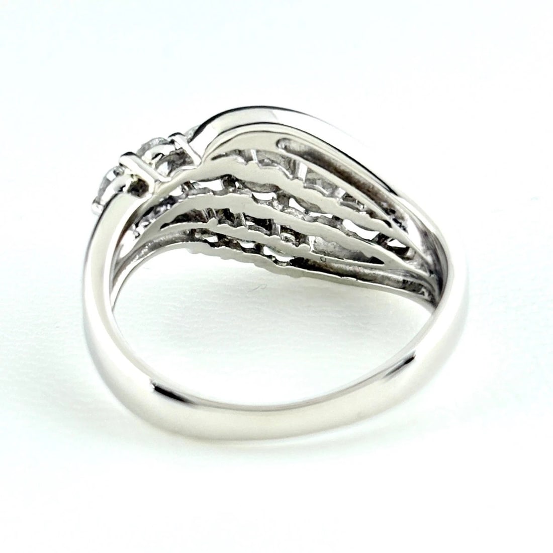MELEE DIAMOND DESIGN PLATINUM RING - 4