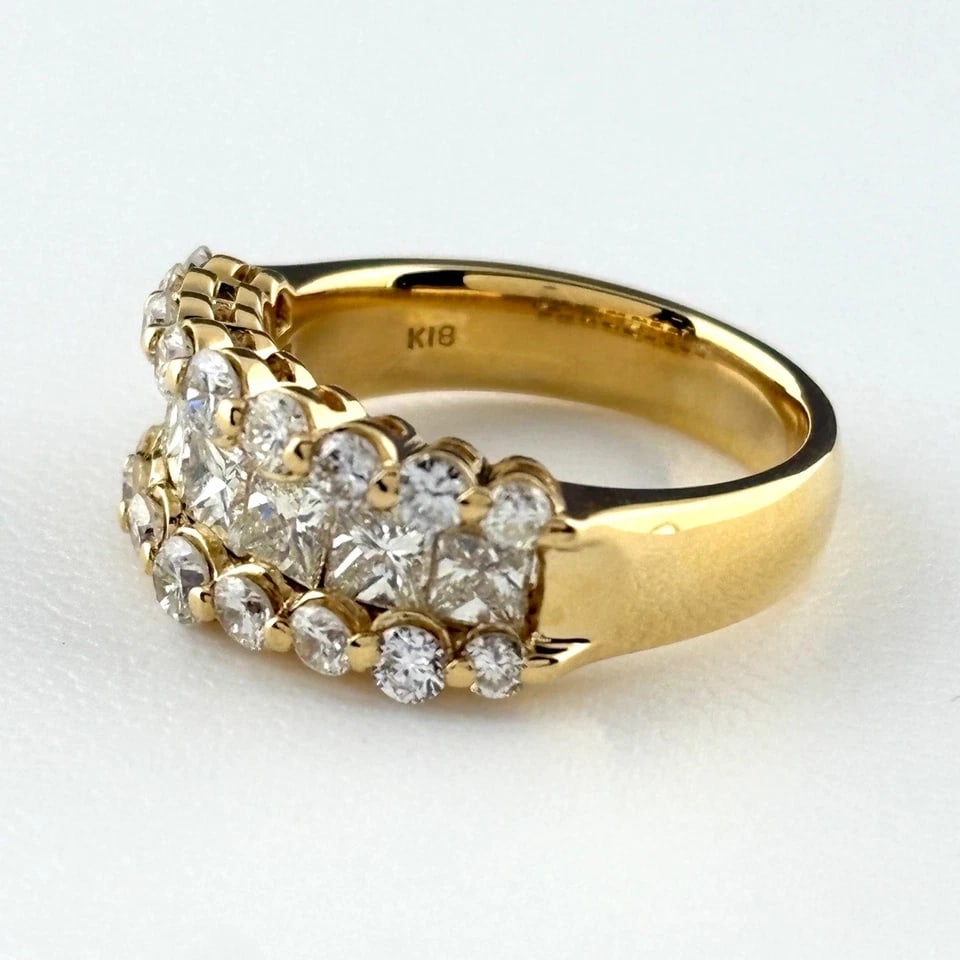 MELEE DIAMOND DESIGN YG RING: melee diamond design YG Ring Brand: Unbranded Type/Style: Ring Material: 18K YG, Main Stone/Creation Natural Color: YG Size: US 6 to 6.5 Accessories: None Accessories Notice: When purchasing