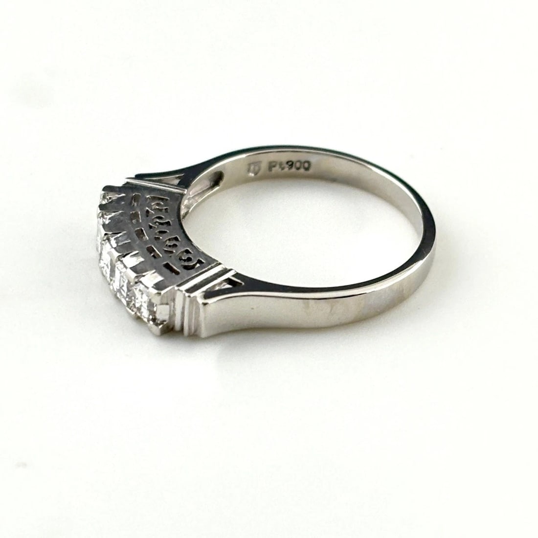 TASAKI MELEE DIAMOND DESIGN PLATINUM RING: TASAKI melee diamond design Platinum Ring Brand: TASAKI Type/Style: Ring Material: Pt900, Main Stone/Creation Natural Color: None Size: US 5.5 to 6 Accessories: None Accessories Notice: When