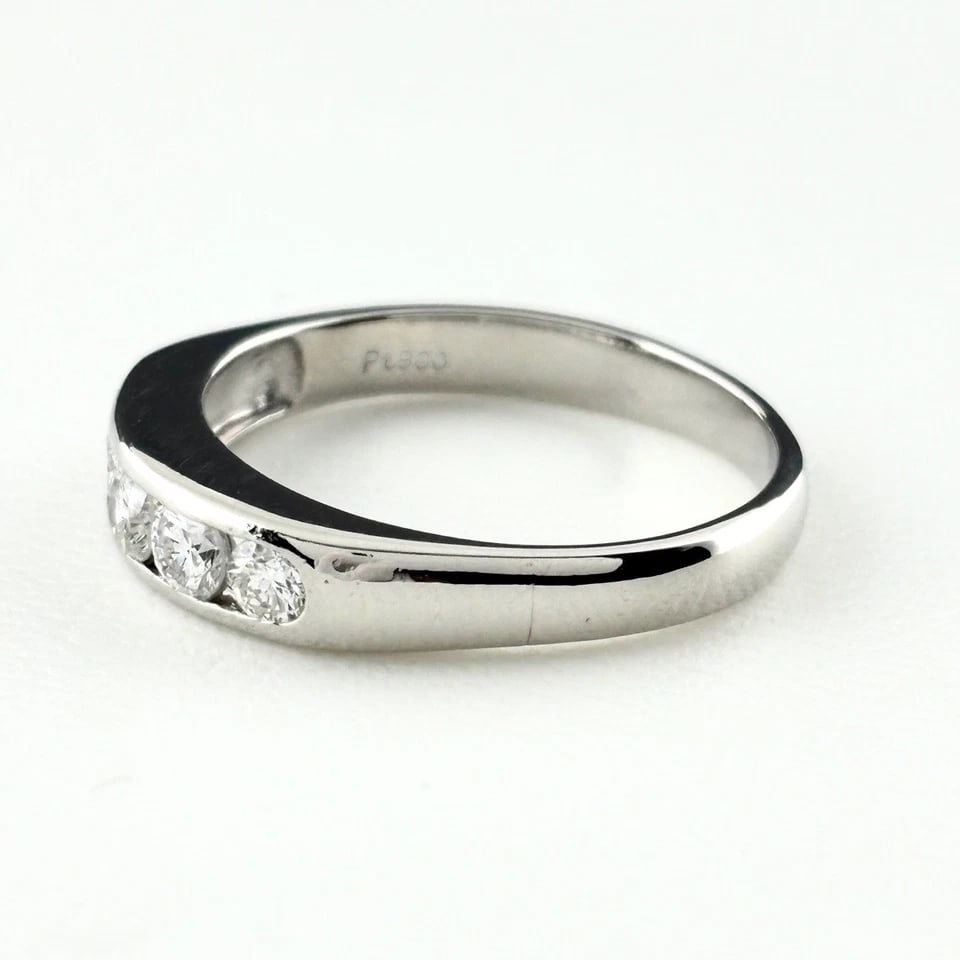 MELEE DIAMOND DESIGN PLATINUM RING: melee diamond design Platinum Ring Brand: Unbranded Type/Style: Ring Material: Pt900, Main Stone/Creation Natural Color: None Size: US 7 to 7.5 Accessories: None Accessories Notice: When p