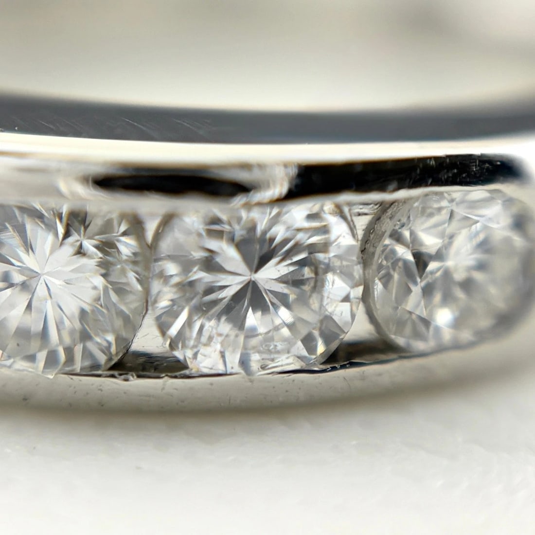 MELEE DIAMOND DESIGN PLATINUM RING - 2