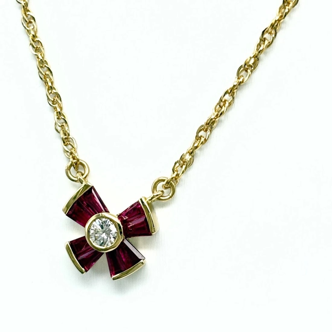 YELLOWGOLD PENDANT NECKLACE 18K DIAMOND RUBY: YellowGold Pendant Necklace 18K diamond Ruby Brand: Unbranded Type/Style: Necklace Material: 18KYellowGold, Main Stone/Creation Ruby Diamond Color: YellowGold Size: Chain width 1.7mm(0.1")Pendant
