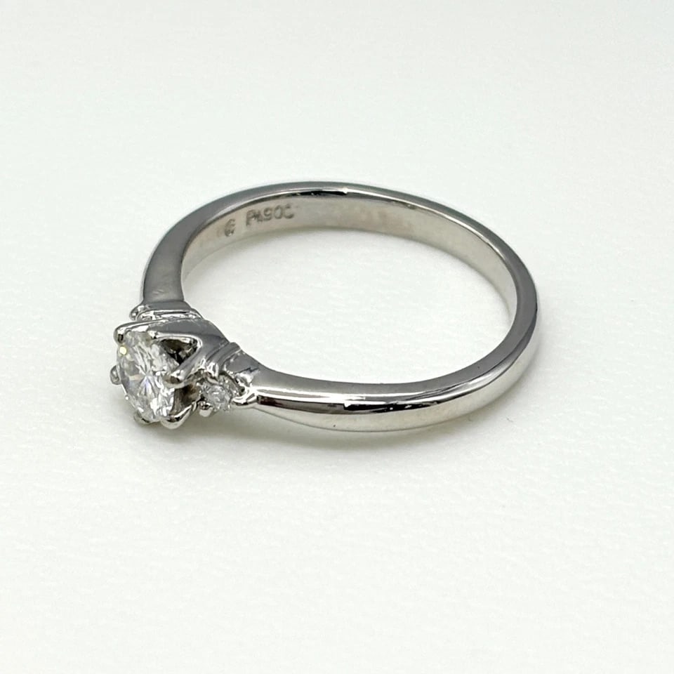 MELEE DIAMOND DESIGN PLATINUM RING: melee diamond design Platinum Ring Brand: Unbranded Type/Style: Ring Material: Pt900, Main Stone/Creation Natural Color: None Size: US 4.5 to 5 Accessories: None Accessories Notice: When purchasing
