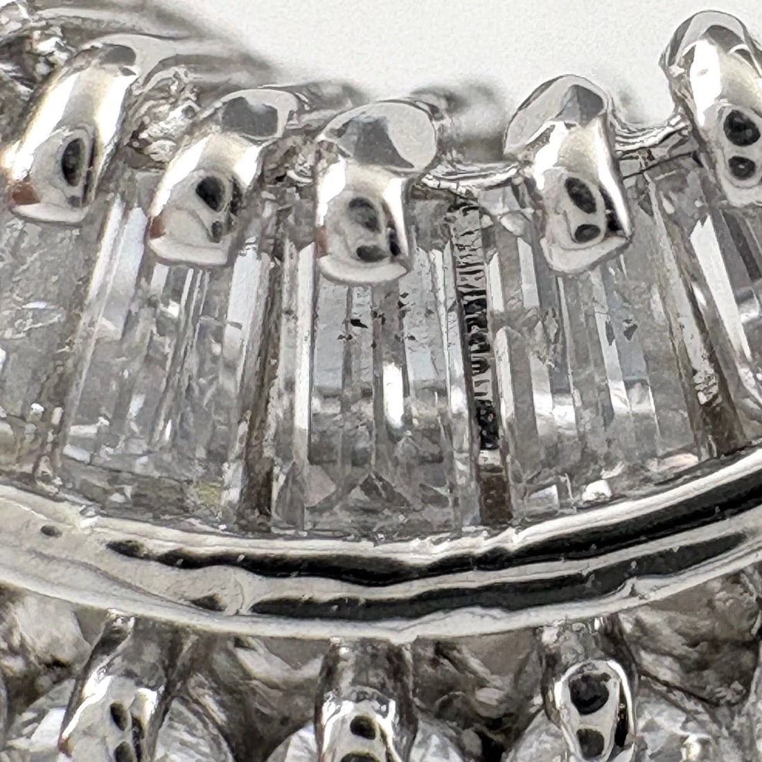 MELEE DIAMOND DESIGN PLATINUM RING - 2
