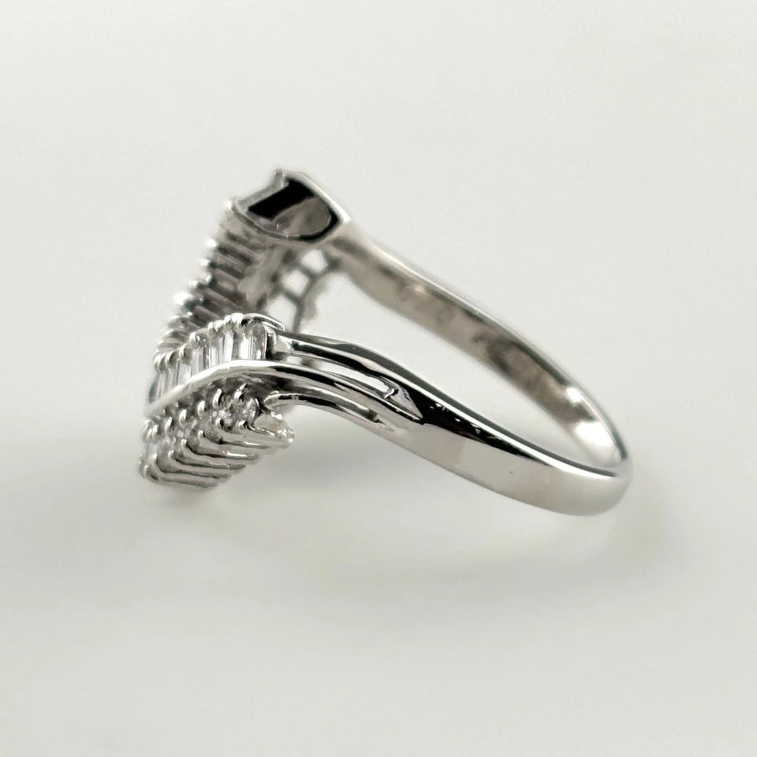 MELEE DIAMOND DESIGN PLATINUM RING - 3
