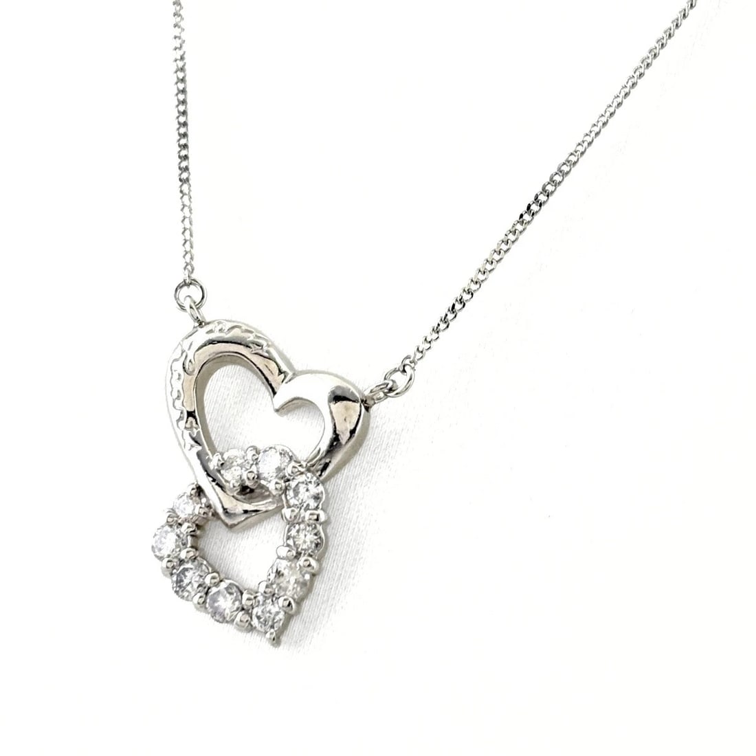 HEART MOTIF DESIGN NECKLACE PLATINUM PENDANT MELEE DIAMOND: Heart motif design Necklace Platinum Pendant melee diamond Brand: Unbranded Type/Style: Necklace Material: Pt900 ?Pt850, Main Stone/Creation Natural Color: PT Size: Chain / code 42cm(16.5") Pendant si