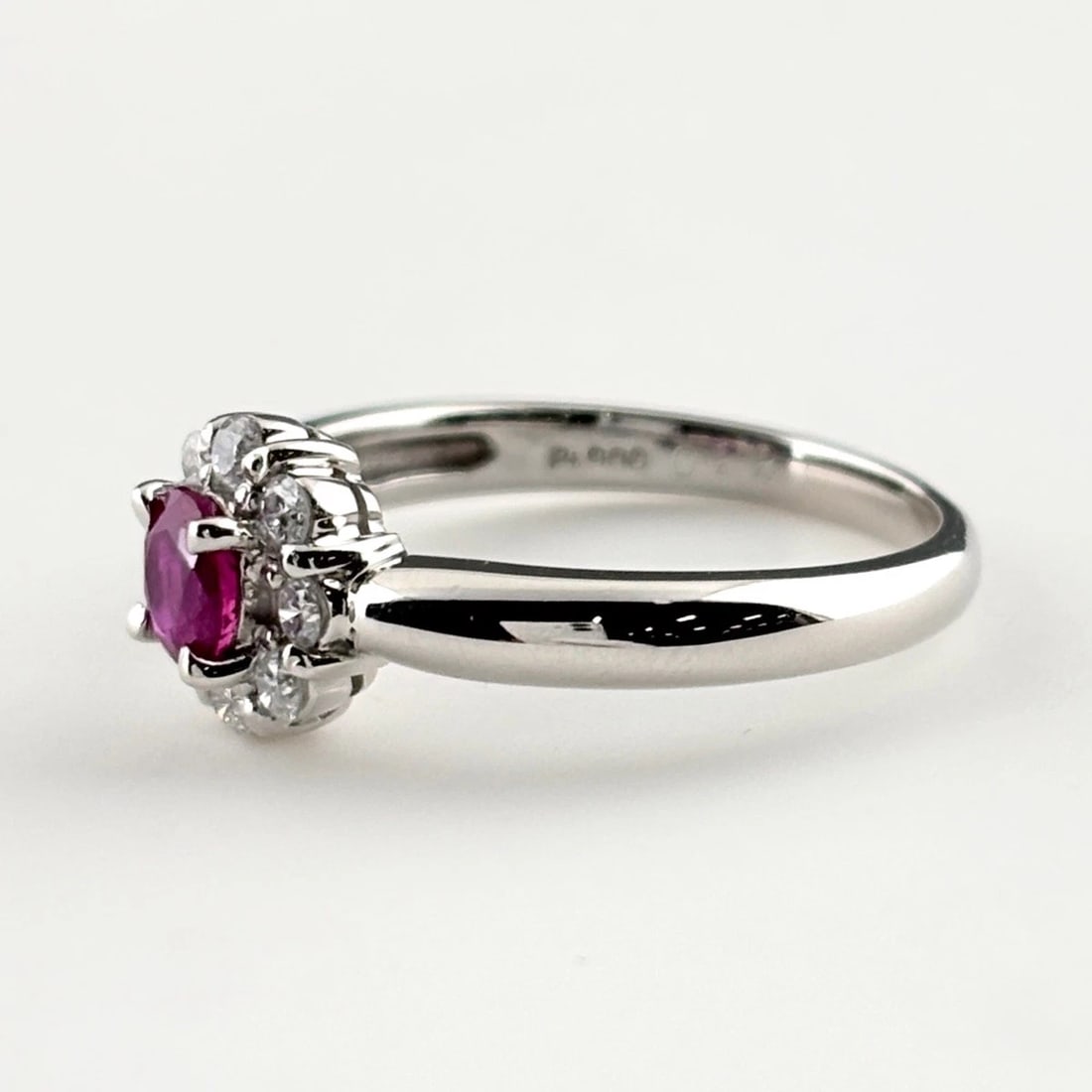 RUBY DESIGN PLATINUM MELEE DIAMOND RING: ruby design Platinum melee diamond Ring Brand: Unbranded Type/Style: Ring Material: Pt900, Main Stone/Creation Ruby Diamond Color: None Size: US 6.5) Accessories: None Accessories Notice: