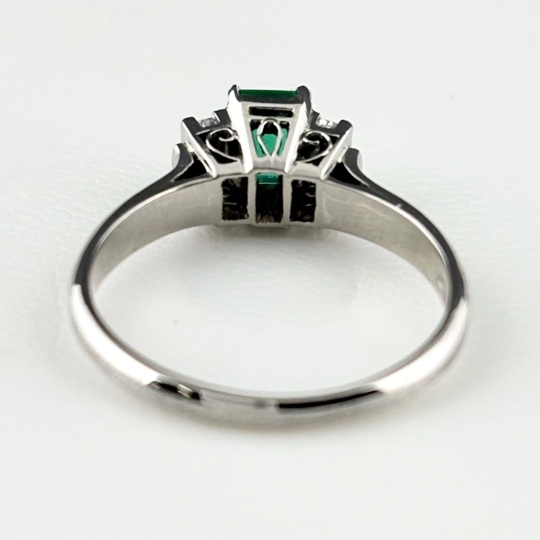 EMERALD DESIGN PLATINUM MELEE DIAMOND RING - 2