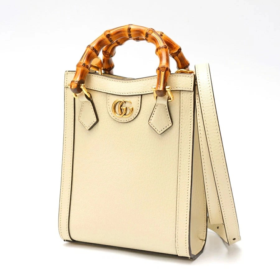 GUCCI DIANA MINI TOTE WHITE: Gucci Diana Mini Tote White Brand: Gucci Type/Style: Bag Material: Leather Color: White Size: W15.5?H19.5?D6cm Accessories: None Accessories Notice: When purchasing pre-owned goods, please