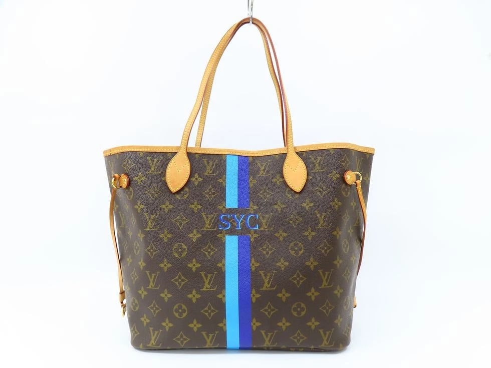 LOUIS VUITTON MONOGRAM NEVERFULL MM TOTE BAG: Louis Vuitton Monogram Neverfull MM Tote Bag Brand: LOUIS VUITTON Type/Style: Handbag Material: Monogram Color: none Size: 31 x 29 x 16 cm (W x H x G) Accessories: None Accessories Notice: When
