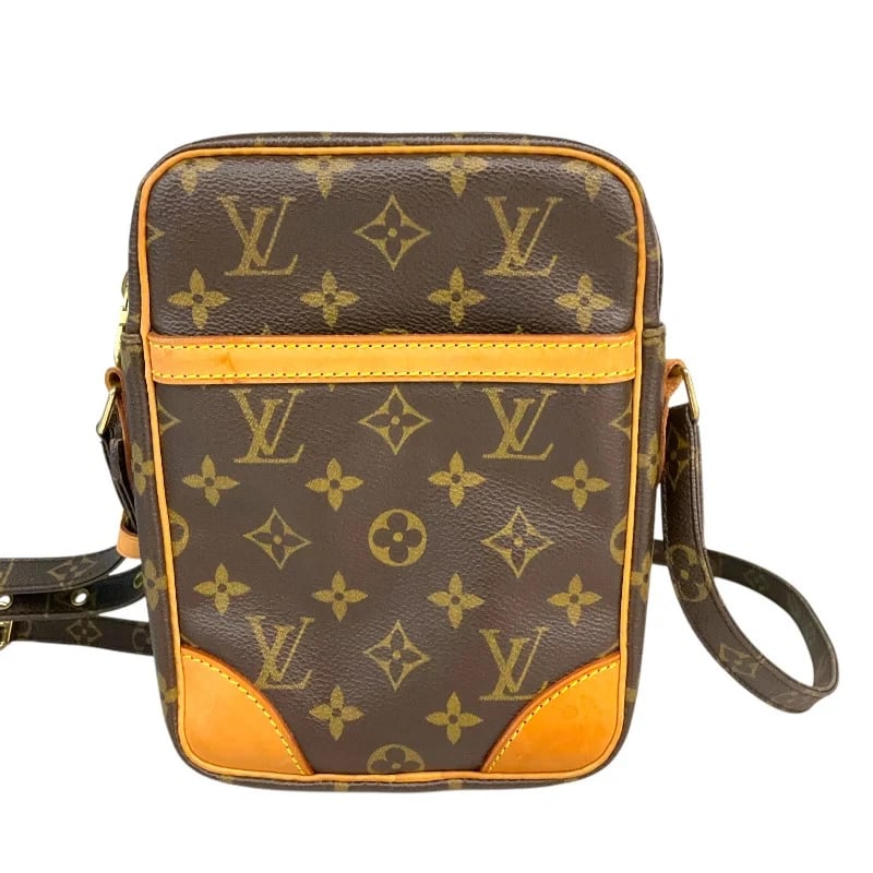 LOUIS VUITTON MONOGRAM CANVAS SHOULDER BAG: LOUIS VUITTON Monogram Canvas Shoulder Bag Brand: LOUIS VUITTON Type/Style: Handbag Material: Monogram Campus Color: Brown // GD Hardware Size: W: 16.5cm / H: 22cm / D: 5cm Accessories: None