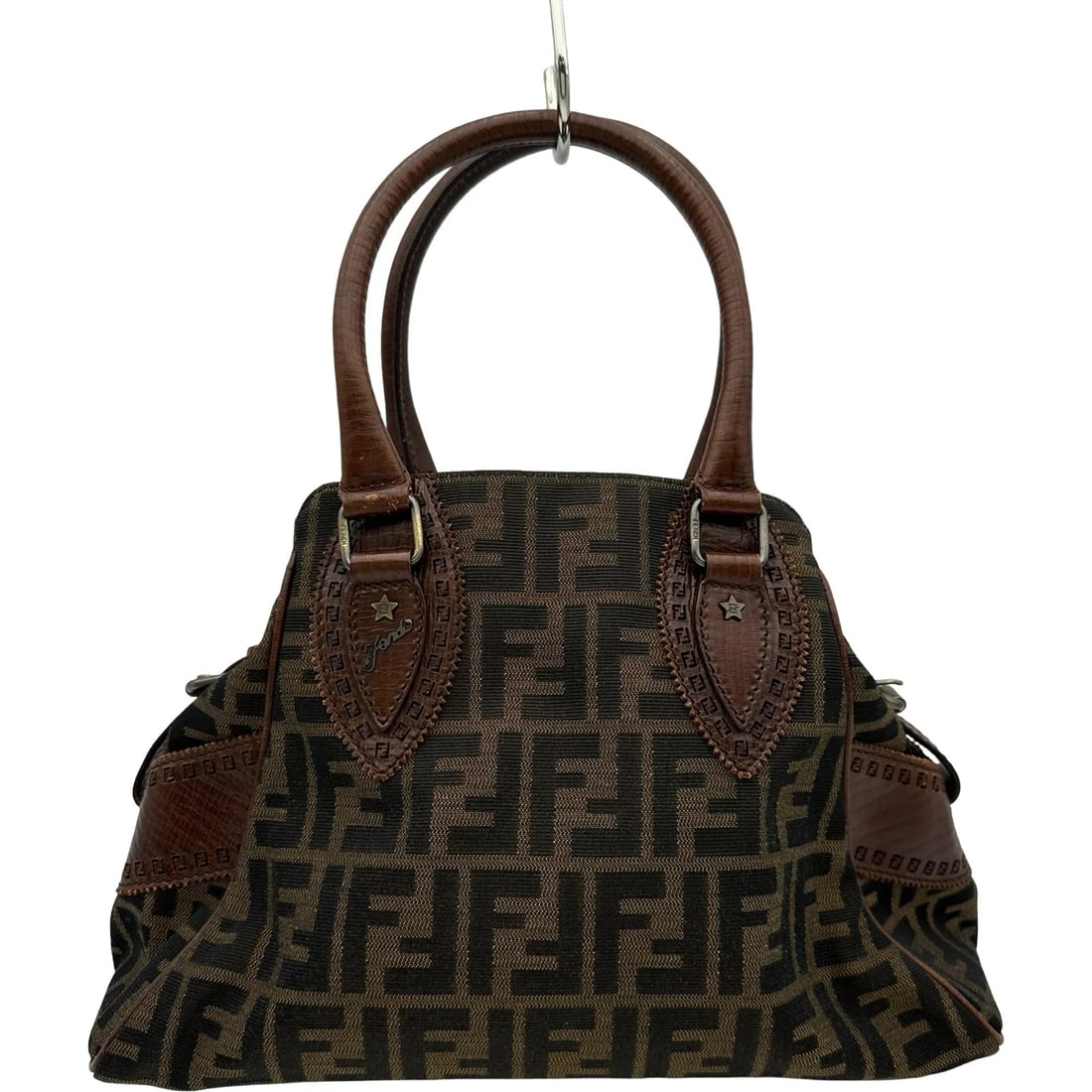 FENDI ZUCCA BROWN JACQUARD SHOULDER BAG: FENDI Zucca Brown Jacquard Shoulder Bag Brand: FENDI Type/Style: Handbag Material: Jacquard Color: brown Size: W: 31.5cm / H: 22cm / D: 11cm Accessories: None Accessories Notice: When purchasing