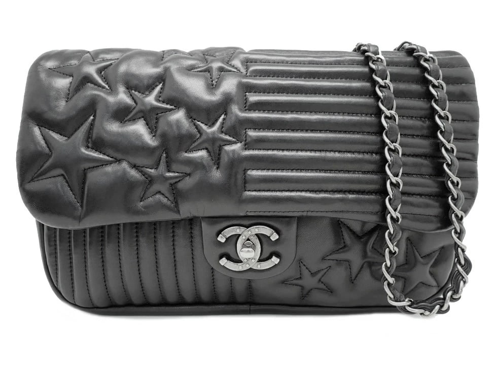CHANEL LAMBSKIN BLACK SHW CHAIN SHOULDER BAG: Chanel Lambskin Black SHW Chain Shoulder Bag Brand: CHANEL Type/Style: Handbag Material: Lambskin Black / Silver Hardware Color: Black Size: W 31 ? H 17 ? G 7cm Accessories: None Accessori