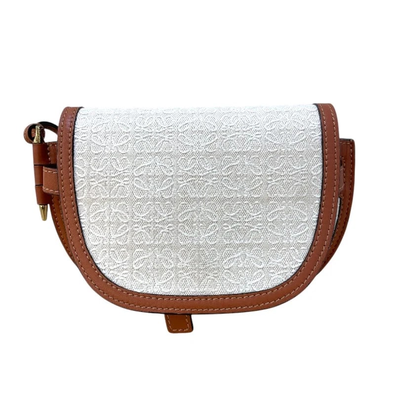 LOEWE GATE MINI ECRU TAN CALF/JACQUARD SHOULDER BAG: LOEWE Gate Mini Ecru Tan Calf/Jacquard Shoulder Bag Brand: LOEWE Type/Style: Handbag Material: Calfskin/Jacquard Color: Ecrutan Size: W: 21.5cm / H: 13cm / D: 9cm Accessories: None Accesso