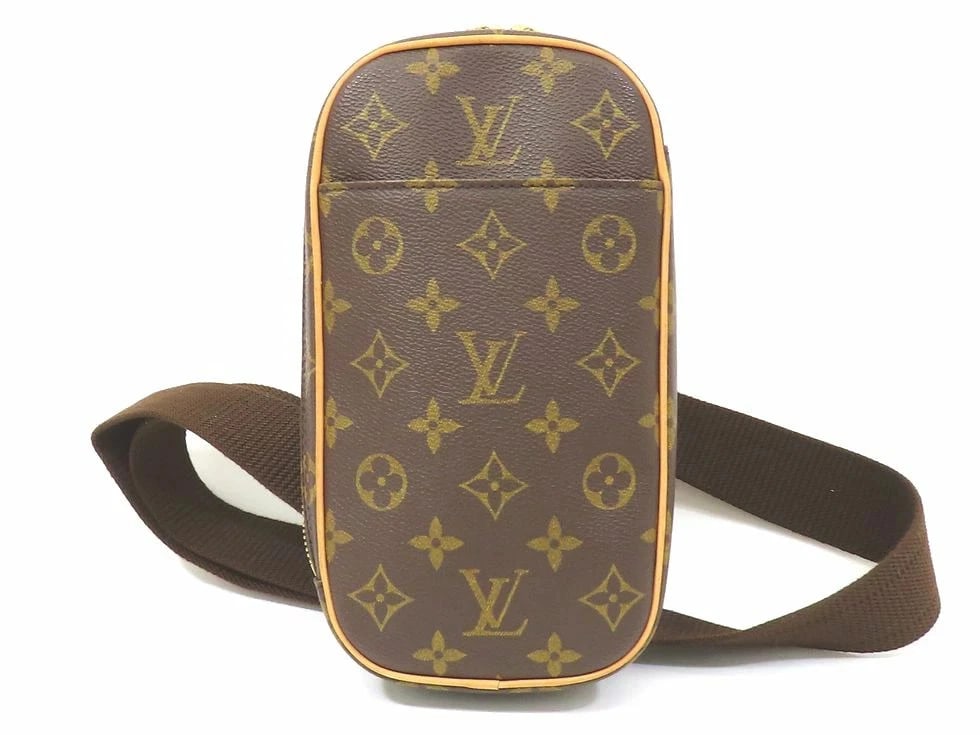 LOUIS VUITTON MONOGRAM POCHETTE GANGE BODY BAG: Louis Vuitton Monogram Pochette Gange Body Bag Brand: LOUIS VUITTON Type/Style: Handbag Material: Monogram Color: none Size: D 12 ? H 22 ? G 4.5 cm Accessories: None Accessories Notice: When