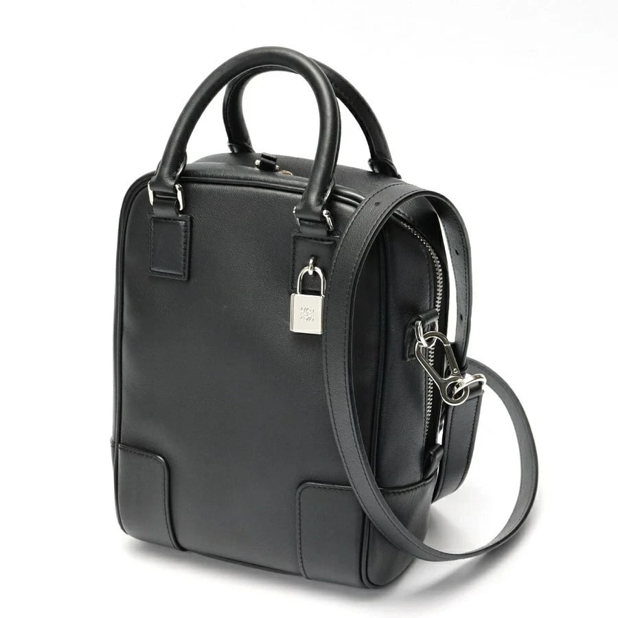 LOEWE AMAZONA 15 SHOULDER BAG CALF BLACK: Loewe Amazona 15 Shoulder Bag Calf Black Brand: Loewe Type/Style: Bag Material: Leather Color: Black Size: W15?H22?D9.5cm Accessories: None Accessories Notice: When purchasing pre-owned goods, please