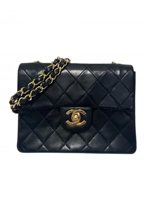 CHANEL MINI MATELASS 20 CHAIN SHOULDER BAG: CHANEL Mini Matelass? 20 Chain Shoulder Bag Brand: CHANEL Type/Style: Handbag Material: Lambskin Color: Black With Gold Hardware Size: H:13.0cm / W:17.5cm / D:6.0cm Accessories: None Accessories