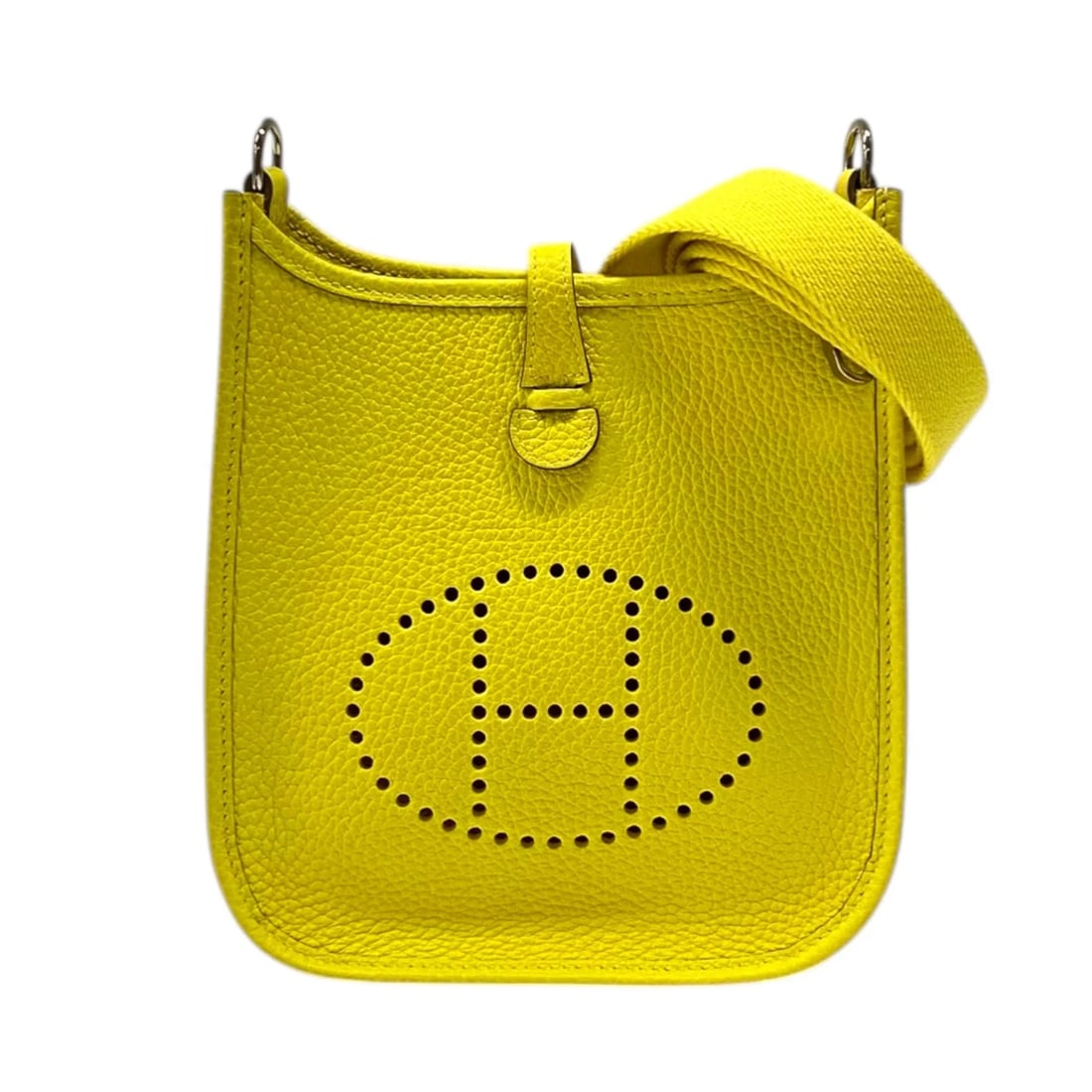 HERMES EVELYNE LIME SHW SHOULDER BAG: HERMES Evelyne Lime SHW Shoulder Bag Brand: HERMES Type/Style: Handbag Material: Taurillon Clemence Color: Lime / SV Hardware Size: W: 17.5cm / H: 20cm / D: 5cm Accessories: None Accessories Notice:
