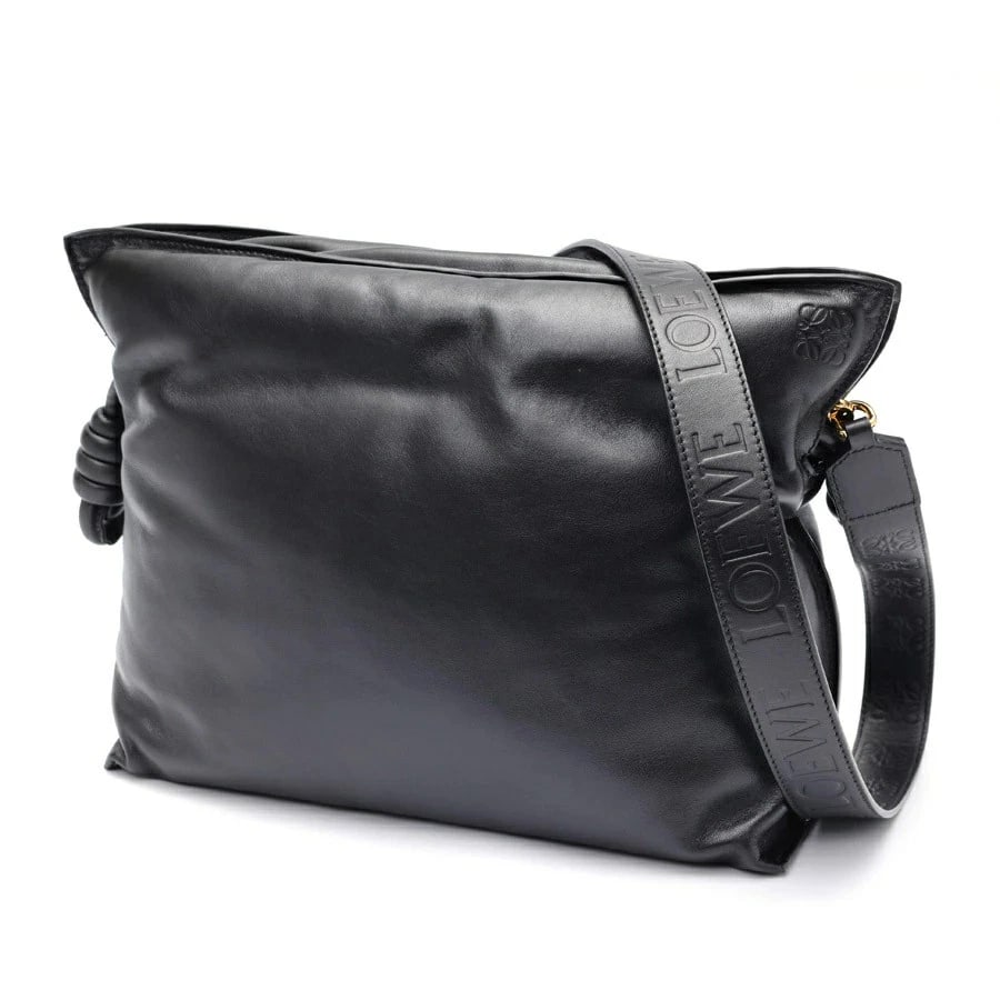 LOEWE PUFFER FLAMENCO CLUTCH SHOULDER BAG: Loewe Puffer Flamenco Clutch Shoulder Bag Brand: Loewe Type/Style: Bag Material: Lambskin Color: Black Size: H23?W29?D10cm Accessories: None Accessories Notice: When purchasing pre-owned g