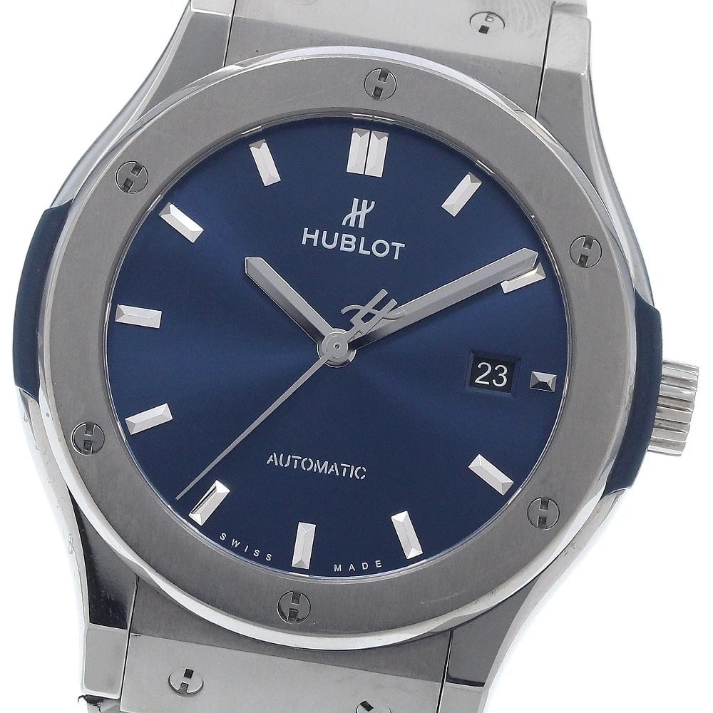 HUBLOT CLASSIC FUSION TITANIUM DATE AUTOMATIC WATCH: HUBLOT Classic Fusion Titanium Date Automatic Watch Brand: HUBLOT Type/Style: Wristwatch Material: Band Material rubber, Case Material Titanium / rubber Color: Band Color white, Dial Color Navy, Case