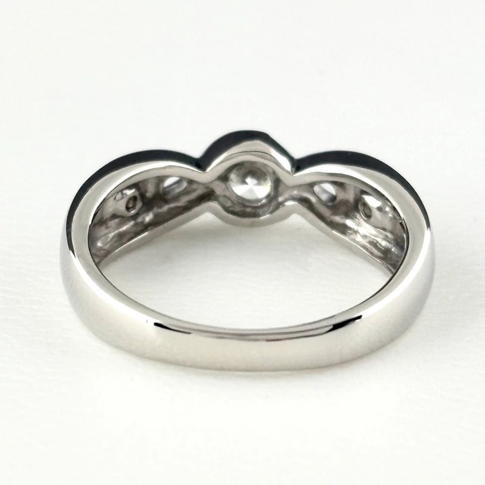 MELEE DIAMOND DESIGN PLATINUM RING - 3