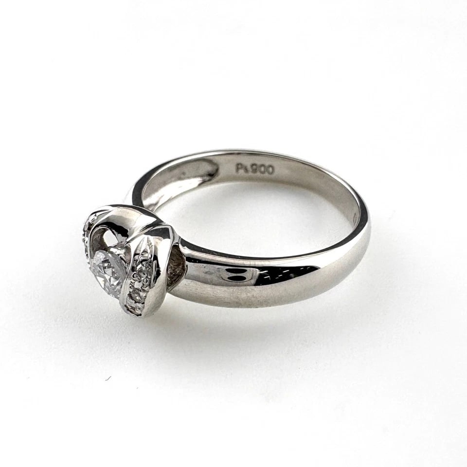 HEART MOTIF DESIGN PLATINUM MELEE DIAMOND RING: heart motif design Platinum melee diamond Ring Brand: Unbranded Type/Style: Ring Material: Pt900, Main Stone/Creation Natural Color: None Size: US 6 to 6.5 Accessories: None Accessories No
