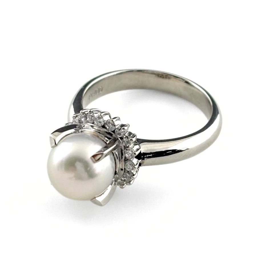 PEARL DESIGN PLATINUM MELEE DIAMOND RING: pearl design Platinum melee diamond Ring Brand: Unbranded Type/Style: Ring Material: Pt900, Main Stone/Creation Pearl diamond Color: None Size: US 7.5 to 8 Accessories: None Accessories Notice: When