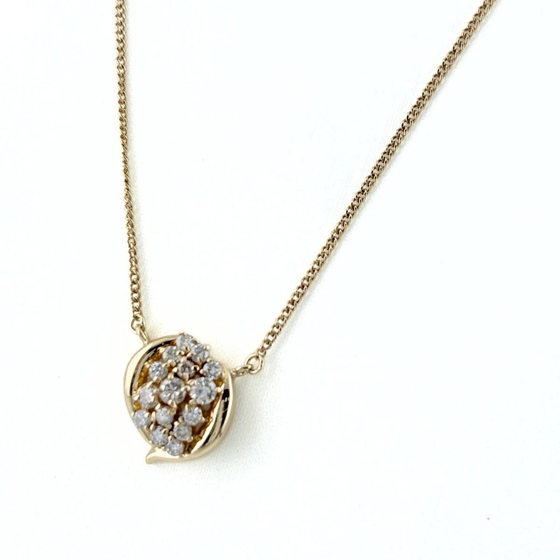 MELEE DIAMOND DESIGN YG YELLOWGOLD PENDANT NECKLACE: melee diamond design YG YellowGold Pendant Necklace Brand: Unbranded Type/Style: Necklace Material: 18KYellowGold, Main Stone/Creation Natural Color: YellowGold Size: Chain / code 48cm(18.9") Chain wi
