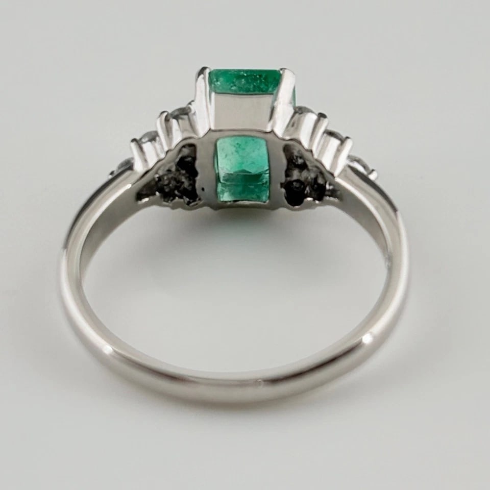 EMERALD DESIGN PLATINUM MELEE DIAMOND RING - 2