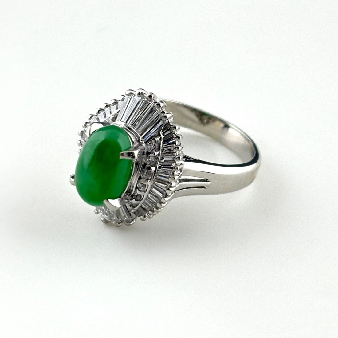 JADE DESIGN PLATINUM MELEE DIAMOND RING: jade design Platinum melee diamond Ring Brand: Unbranded Type/Style: Ring Material: Pt900, Main Stone/Creation Jade diamond Color: None Size: US 7 to 7.5 Accessories: None Accessories Notice: When