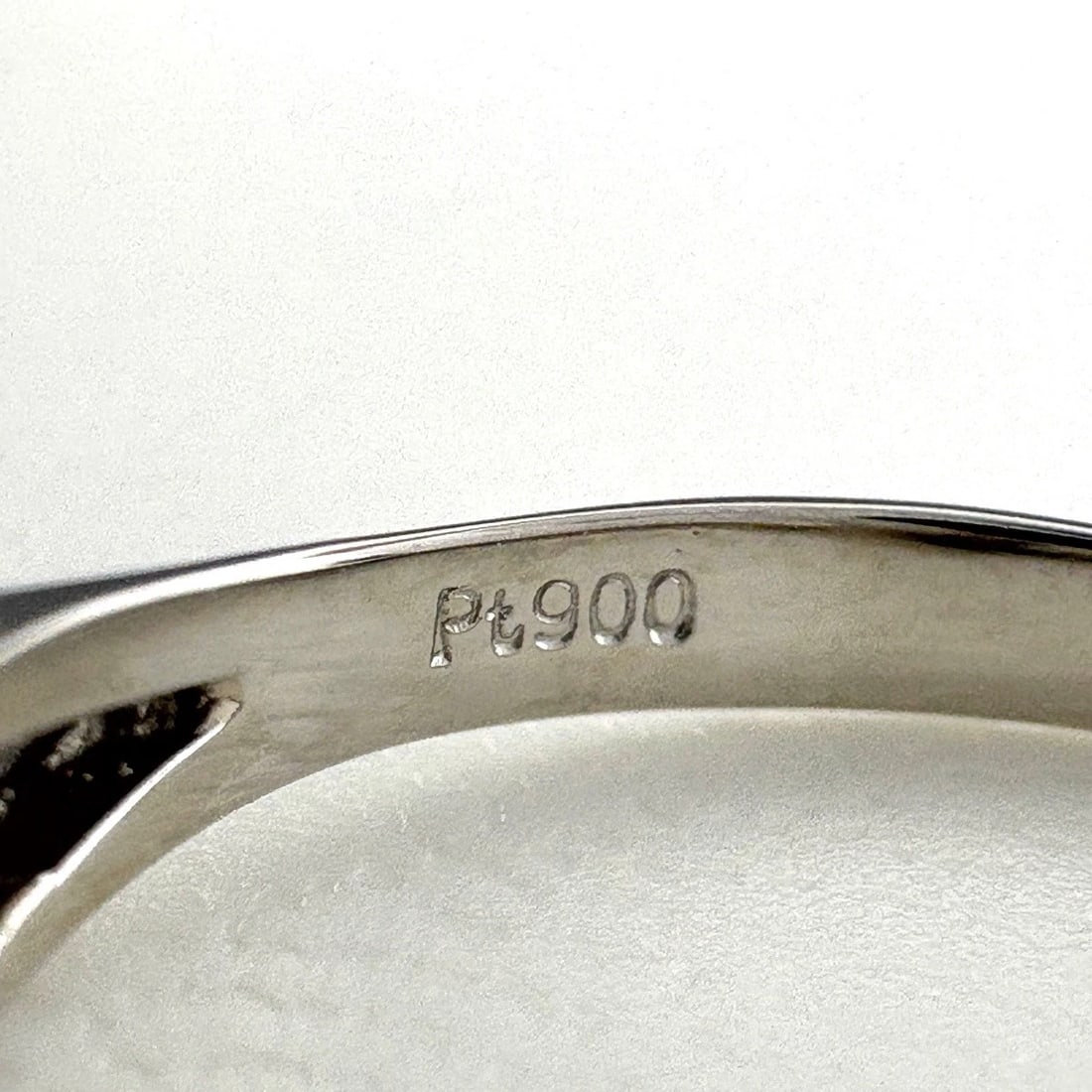 MELEE DIAMOND DESIGN PLATINUM RING - 2