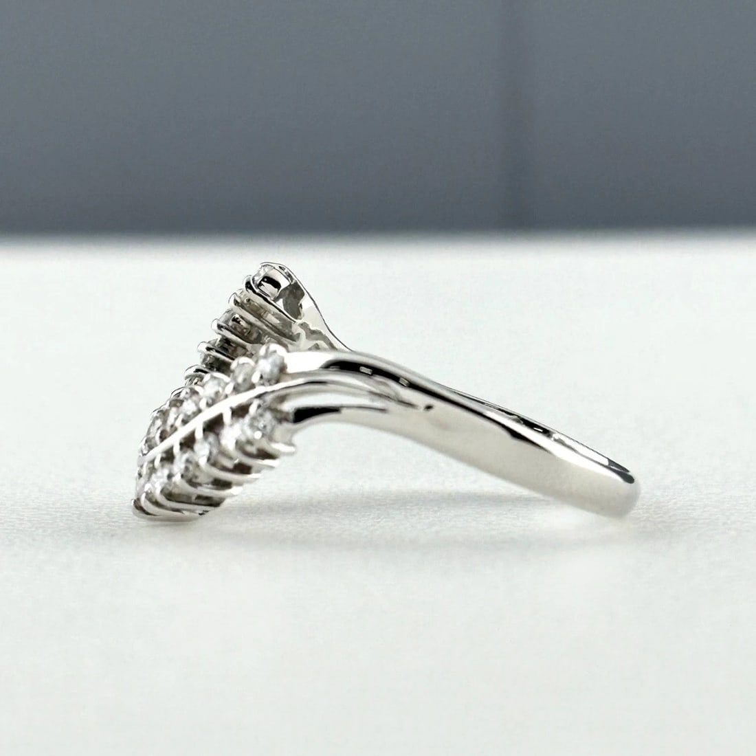 MELEE DIAMOND DESIGN PLATINUM RING: melee diamond design Platinum Ring Brand: Unbranded Type/Style: Ring Material: Pt900, Main Stone/Creation Natural Color: None Size: US 7 to 7.5 Accessories: None Accessories Notice: When p
