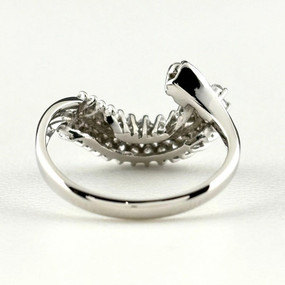 MELEE DIAMOND DESIGN PLATINUM RING - 2