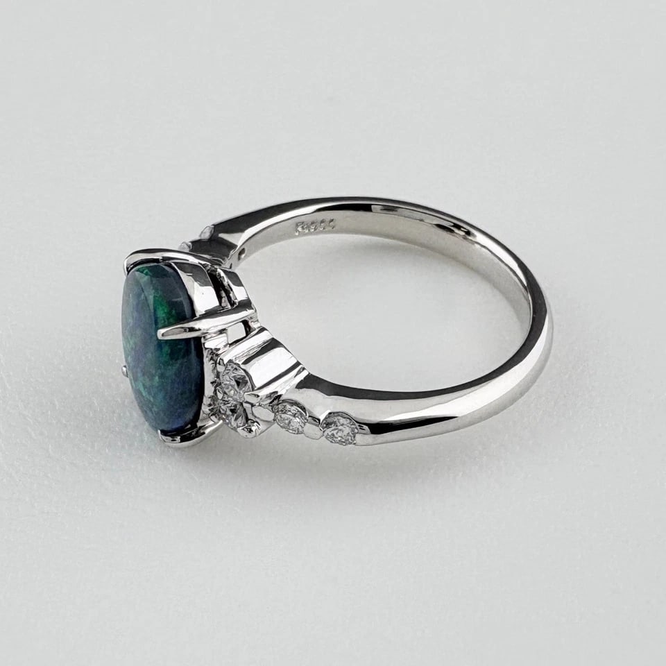BLACK OPAL DESIGN PLATINUM MELEE DIAMOND RING: Black Opal Design Platinum melee diamond Ring Brand: Unbranded Type/Style: Ring Material: Platinum900, Main Stone/Creation Black Opaldiamond Color: None Size: US 6.5 Accessories: None Accessories